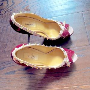 Valentino patent rock stud Peep toe pump size 40